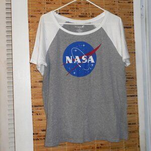 NASA Short Sleeve Gray/White T-shirt *Juniors Size: XL